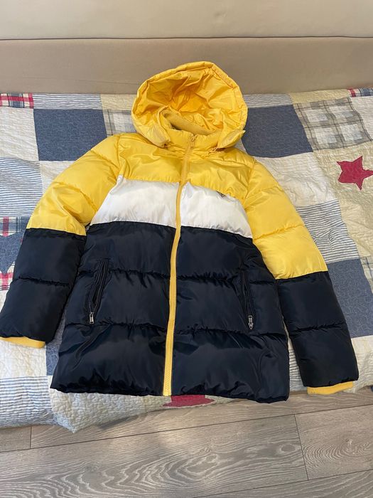 Зимно яке със качулка GUESS - 16 год.
