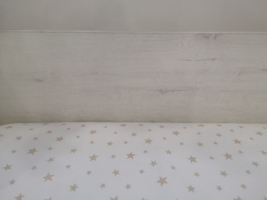 Дървена кошара с обиколници