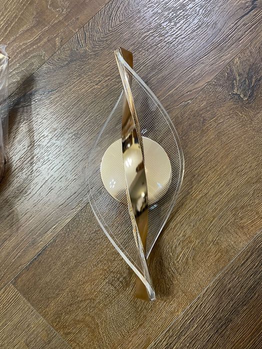 Стенна лампа - аплик, златен с акрилни орнаменти