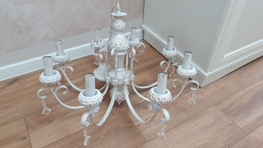 Продам люстру новую кованную