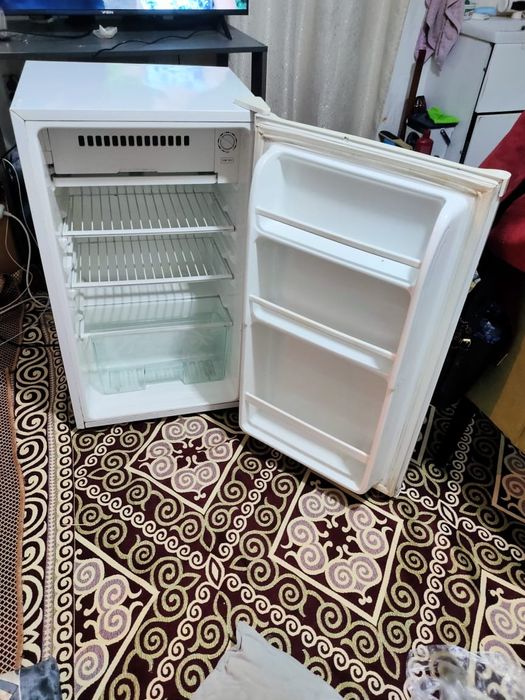 Офисный мини холодильник