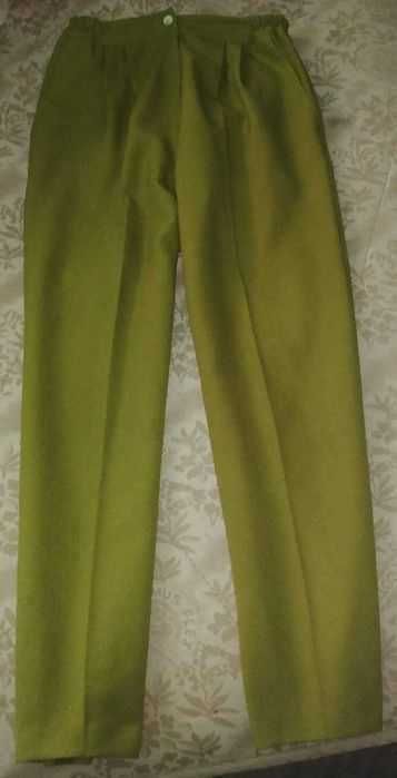 Pantaloni de la United Colors of Benetton, model foarte frumos, sunt foarte frumos lucrati, cu talie mai inalta