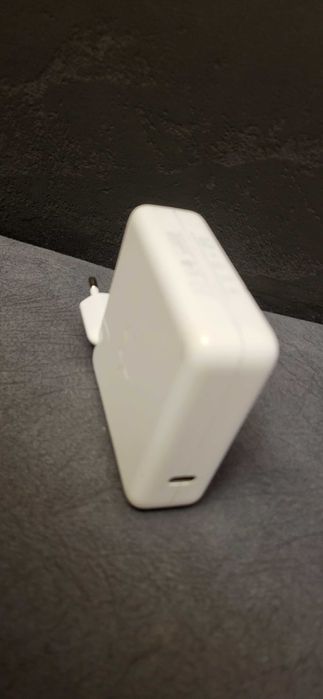 APPLE 87W  Usb C 20.2V-4.3A & 9V-3A & 5.2V-2.4A  fuctional