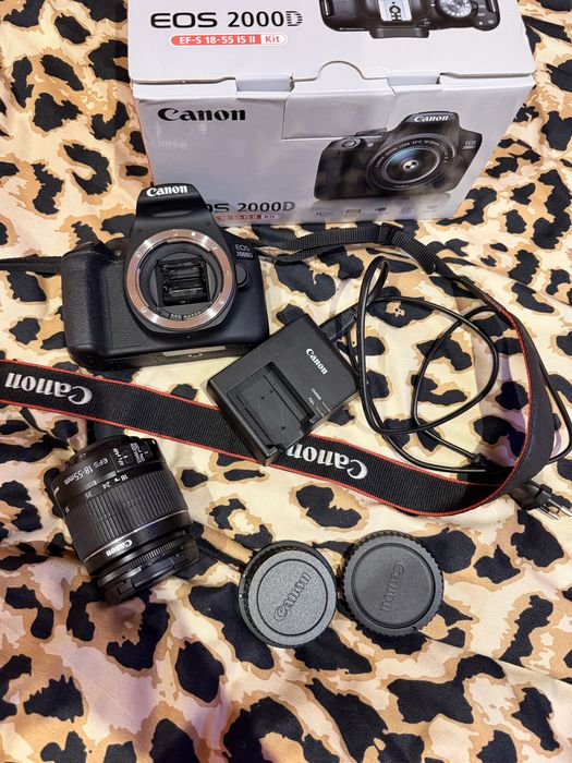 Kit Aparat Foto Canon EOS 2000D