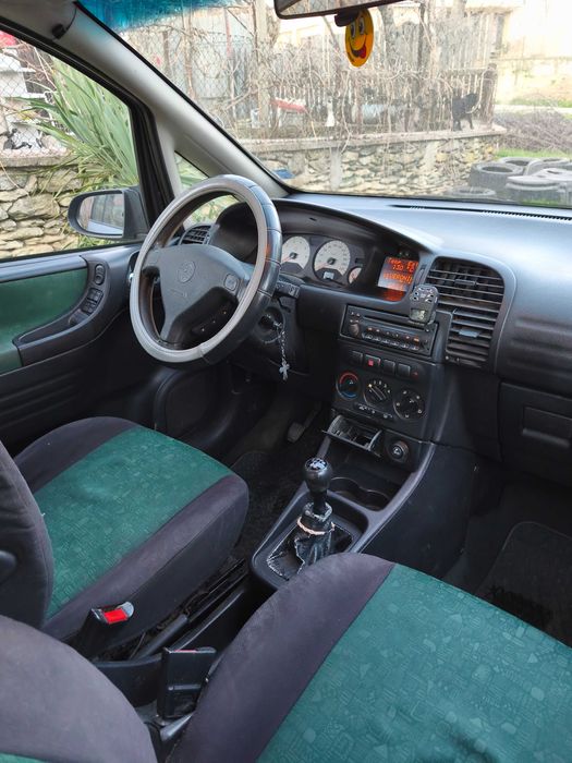 Продавам автомобил