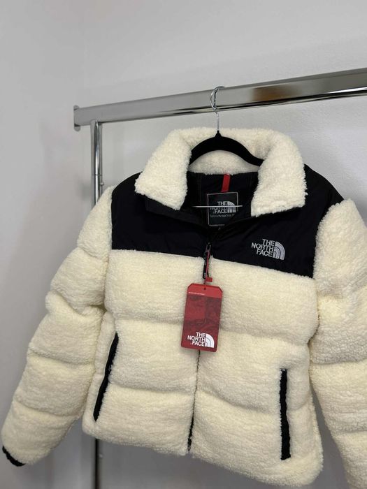 Geaca pufoasa de femei calitate inalta