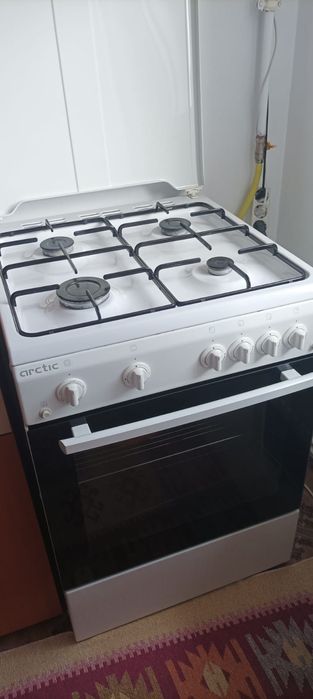 Vind aragaz arctic culoare alb cu patru ochiuri aprinderea electric