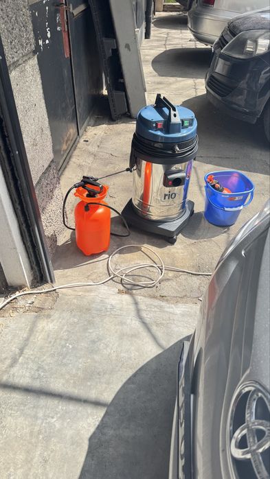 Пастиране на автомобили, полиране на фарове, пране на интериор