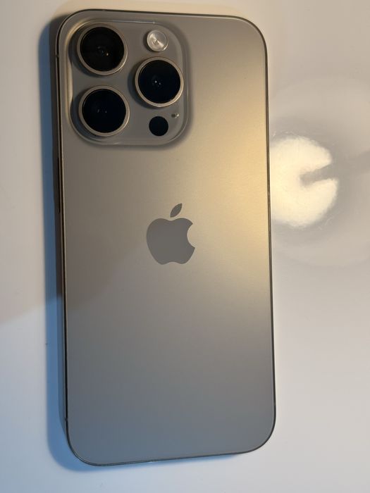 Iphone 16 pro max si Iphone 15 pro
