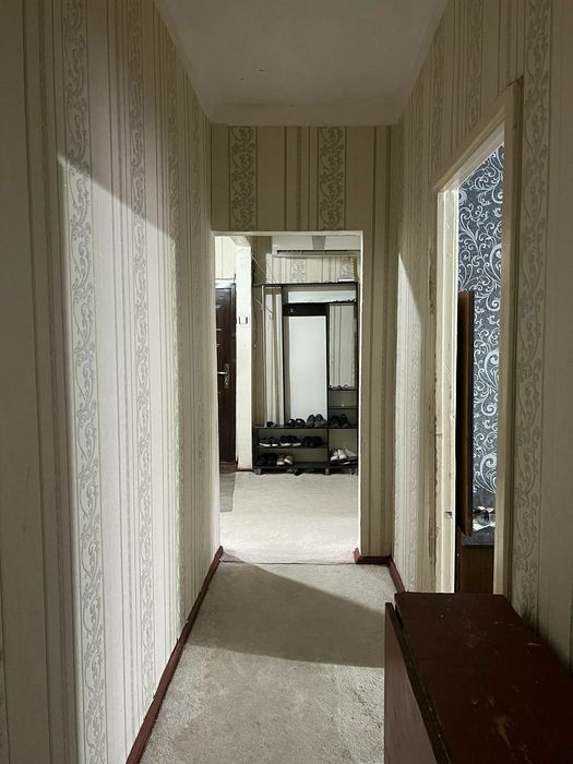 Продаётся 5 ти комнатная квартира, 2эт, 4эт дома,  не торец