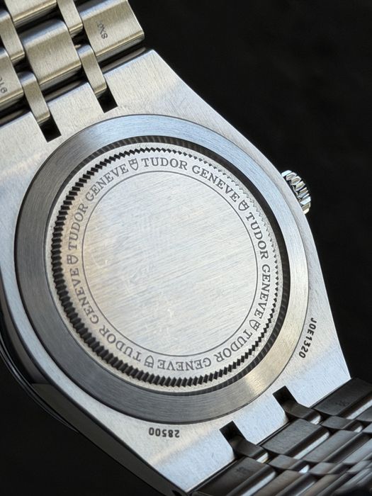 Унисекс автоматичен часовник Tudor Royal Date 28500 38mm