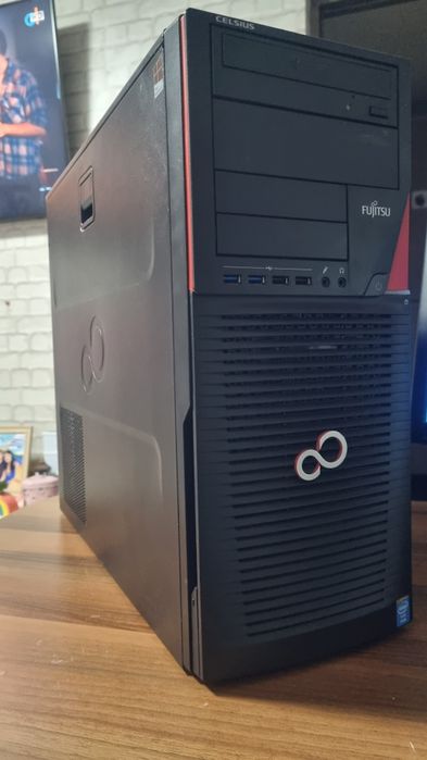 Unitate Workstation Fujitsu M730N: Xeon 2680v2/32GB RAM/GT730/SSD 160