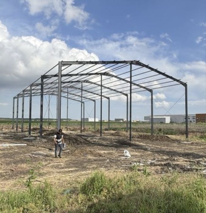 Vand hale si structuri metalice la super pret