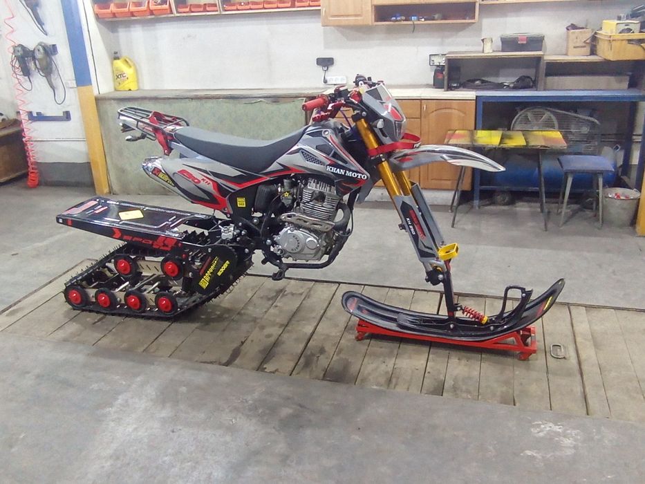 Мотоцикл сноу байк