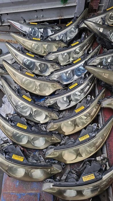 Фары на Тойота Estima 2008 года