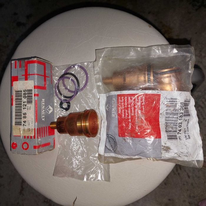 Кулачок распредвала Стакан форсунки Сальник ВОЛВО РЕНО.