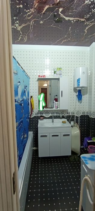 Срочно! В центре в 5-ом этаже 3-х комнатная квартира продаётся.