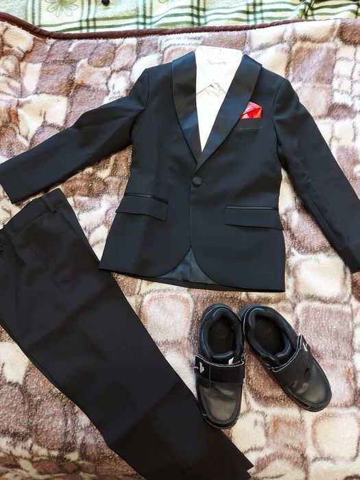 Ново!! Комплект. Официален костюм Maniac р-р 122