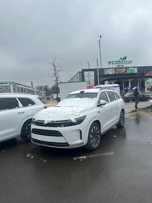 Aito m7 ideal holatda oilaviy krasover