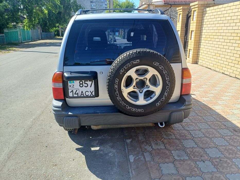 Шевроле Тракер 2002 года