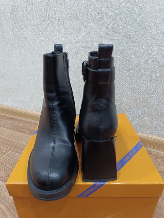 Женская кожаная обувь р36