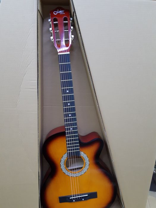 Продам гитару 38размер