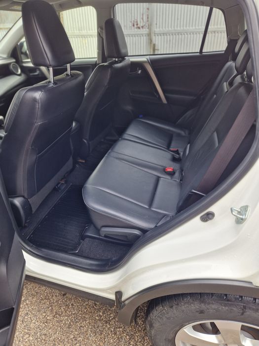 Тойота  RAV 4 2.0