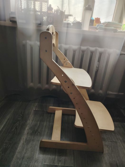 Продаю стул школьный