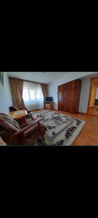 Închiriez apartament