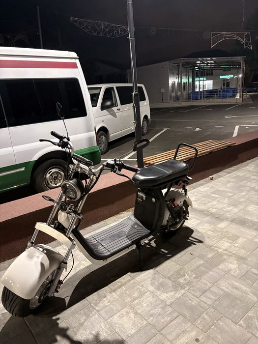 Moped alb nou 2024