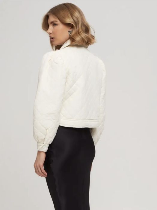 Куртка элегантная  новая 44размер