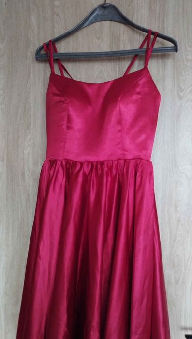 Елегантна бална рокля – тъмночервена, сатенена