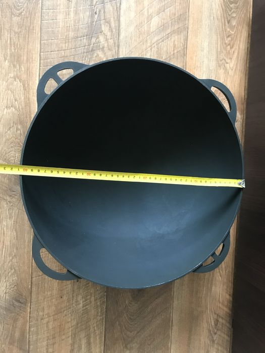 Казаны чугунные 12 л и 22 л с треногами