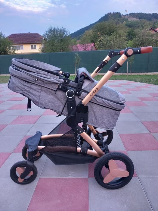 Vând cărucior Coccolle Ambra 3 în 1