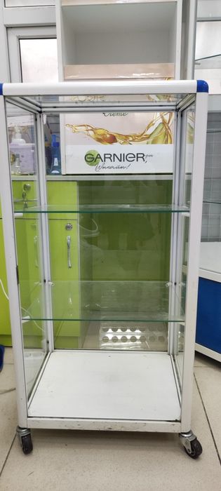 Продам витрины для отдела