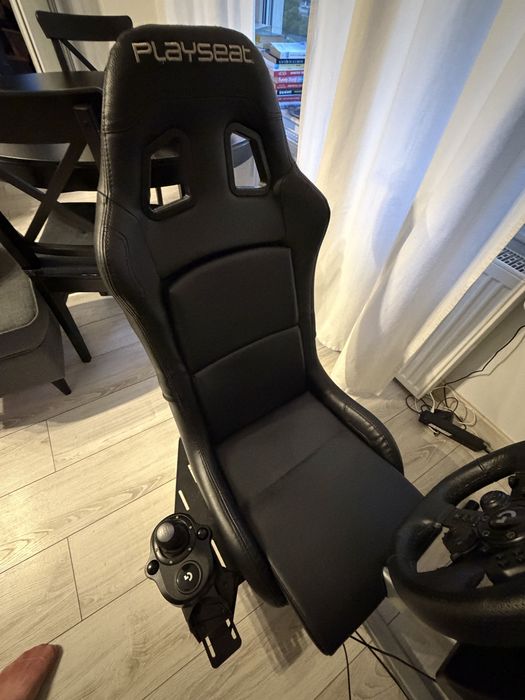Scaun racing Playseat plus volan Logitech G923 si schimbator