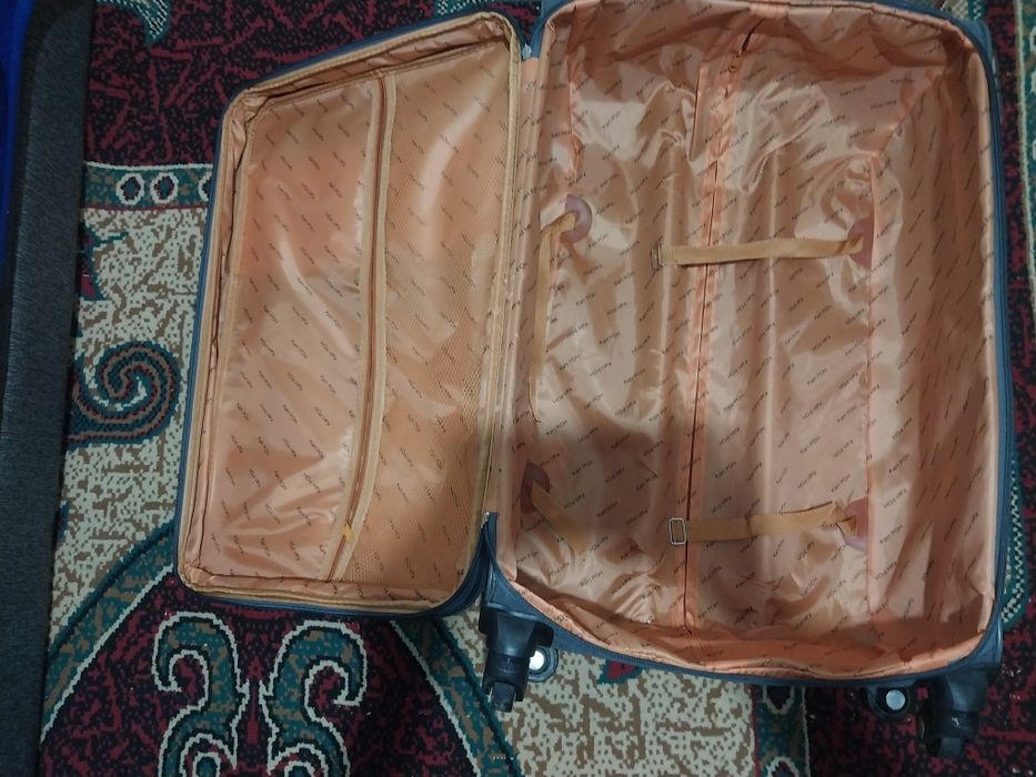 Чемодан 70*45 см