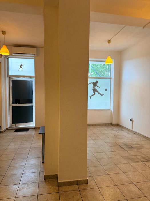 Inchiriez spatiu comercial ultracentral situat in Poiana  Campina Prahova