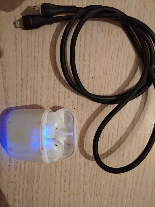 Продам наушник в хорошем состояние
