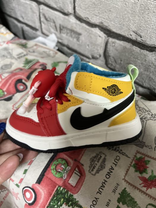 Продам новые ботиночки детские