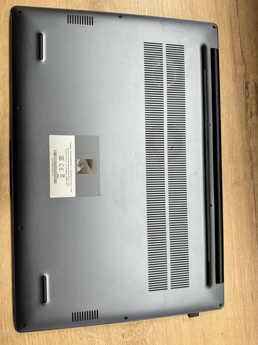 Ноутбук Huawei серо синиго цвета