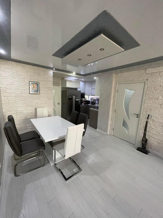 Продава се Тристаен апартамент в Стара Загора, Самара 3 - 111 кв.м за 1424 €/кв.м - Снимка #1