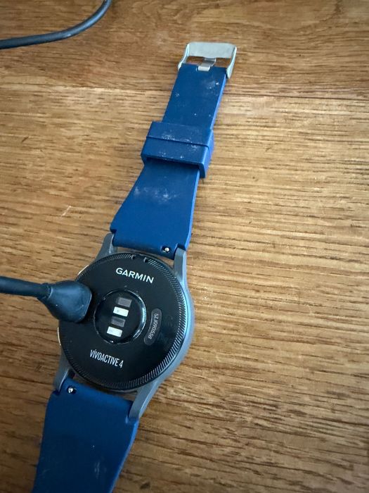 Смарт часовник Garmin Vivoactive 4