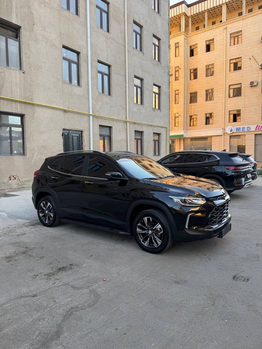 Тракер Мошина сотилади