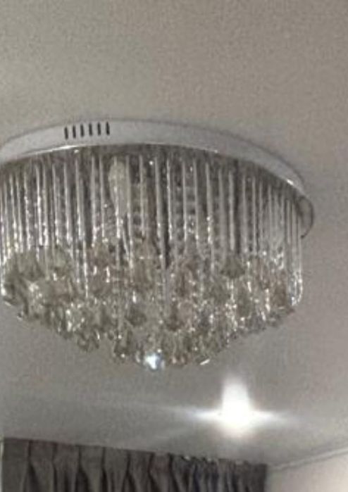Люстра в идеальном состоянии