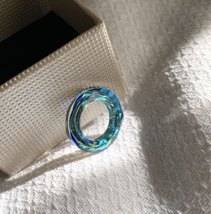 Продам почти винтажную подвеску Swarovski