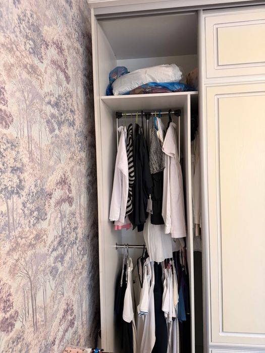 Выдвежной шкаф зеркалом