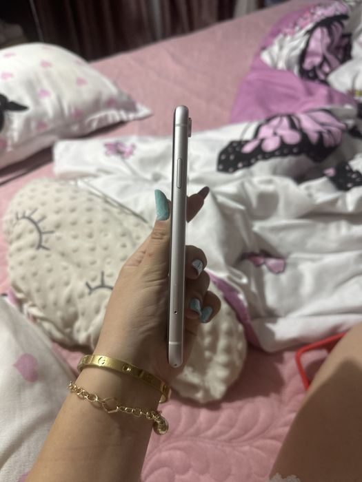 Iphone xr ,stare foarte buna ,cu folie pe el plus 3 huse