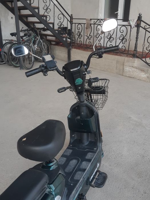 Скутор сотилади.