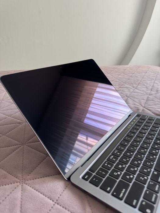 MacBook Pro M1 2020 13" Touchbar | 256GB Stocare | 8GB RAM